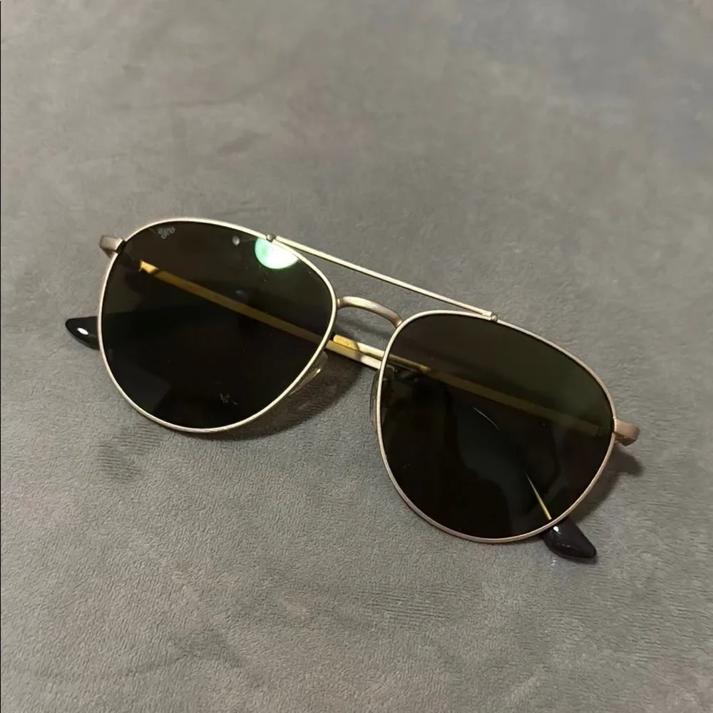 Classic Black Aviator Sunglasses NWT Gold and Black UNISEX - 100% UVA